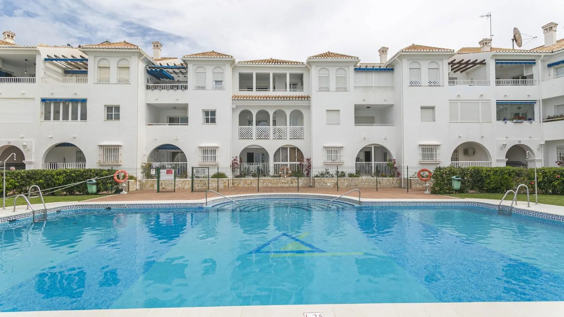 Alba Apartment Fuentes De Nerja 0*,